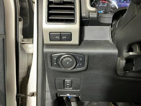 Used 2019 Ford F250 Lariat w/ Lariat Value Package AWD/4WD image 16