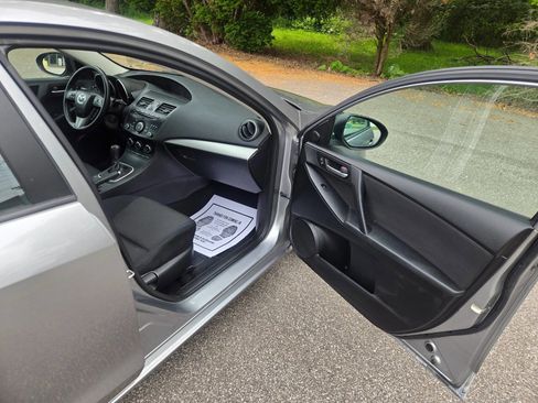 Used 2013 MAZDA MAZDA3 i Touring FWD image 23