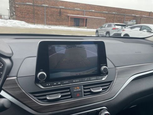 Used 2025 Nissan Altima 2.5 SV image 24