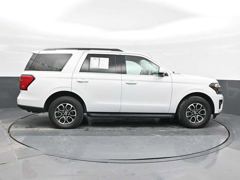 Used 2024 Ford Expedition XLT image 9