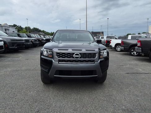 Used 2025 Nissan Frontier SV w/ Tow Package RWD image 9