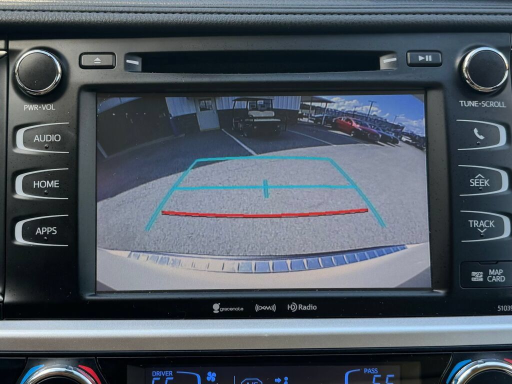 Used 2019 Toyota Highlander XLE AWD/4WD image 32