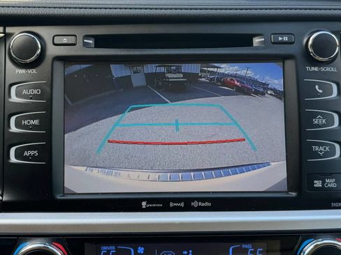 Used 2019 Toyota Highlander XLE AWD/4WD image 32