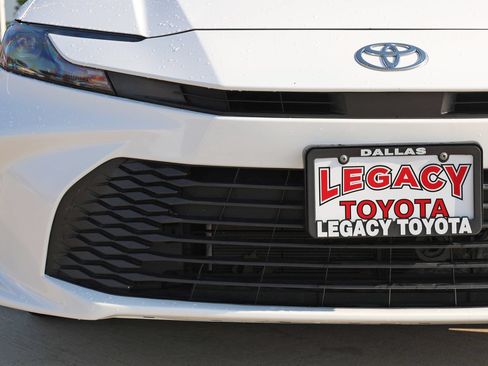 Used 2025 Toyota Camry LE FWD image 11