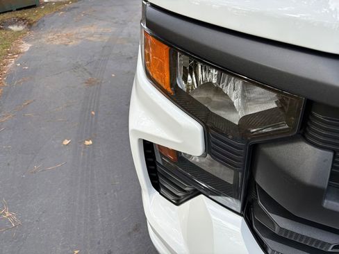 Used 2025 Chevrolet Silverado 1500 Custom image 27