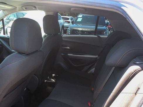 Used 2018 Chevrolet Trax LS AWD/4WD image 24