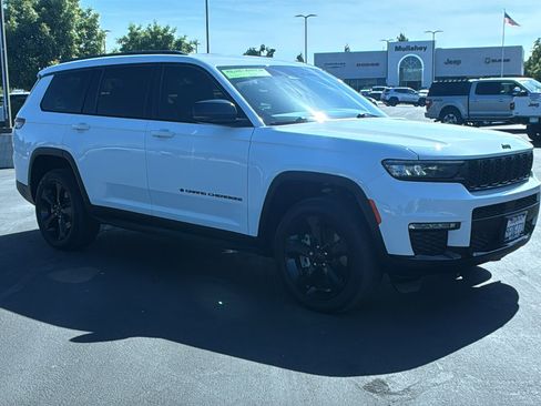Used 2023 Jeep Grand Cherokee L Limited w/ Black Appearance Package AWD/4WD image 1