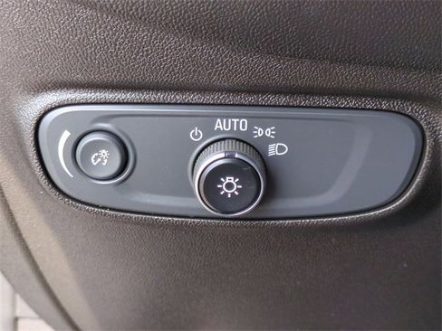 Used 2022 Chevrolet Equinox LT image 18