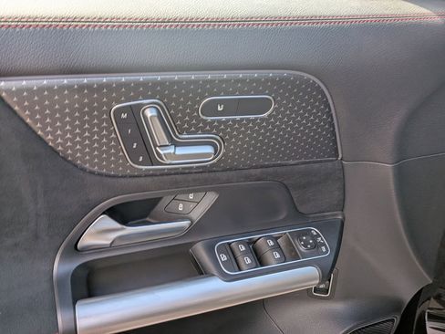 Used 2025 Mercedes-Benz GLA 250 4MATIC image 11