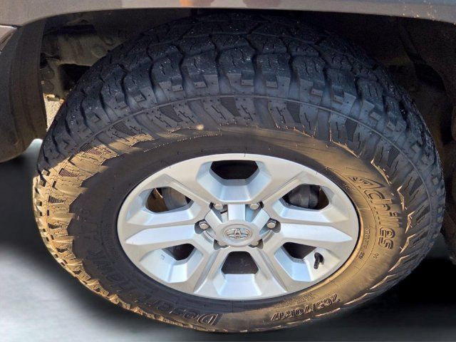 Used 2022 Toyota 4Runner SR5 Premium w/ Moonroof Package AWD/4WD image 21
