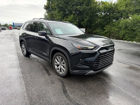 Used 2024 Toyota Grand Highlander AWD image 2