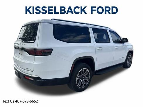 Used 2024 Jeep Wagoneer L Series II image 3