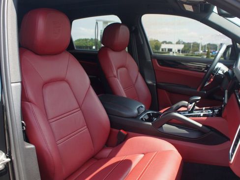 Used 2023 Porsche Cayenne AWD/4WD image 22