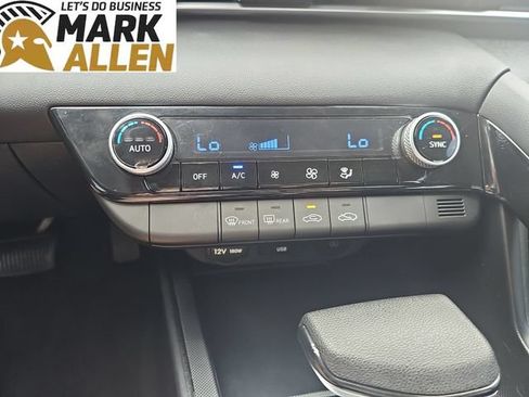 Used 2025 Hyundai Elantra Hybrid FWD image 17