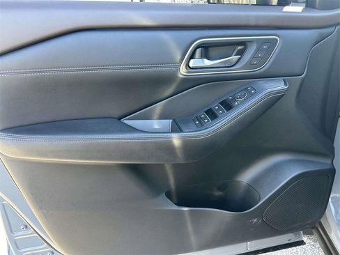 Used 2023 Nissan Rogue Platinum w/ Platinum Premium Package image 16