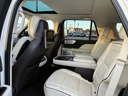 Used 2018 Lincoln Navigator Black Label w/ Cargo Package image 38