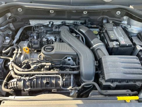 Used 2022 Volkswagen Taos SE image 4