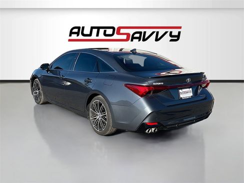 Used 2019 Toyota Avalon Touring image 5
