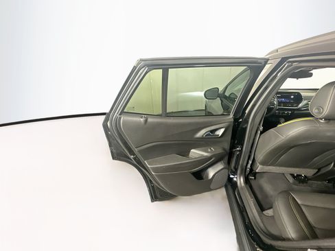 Used 2024 Chevrolet Trax ACTIV w/ Sunroof Package FWD image 25