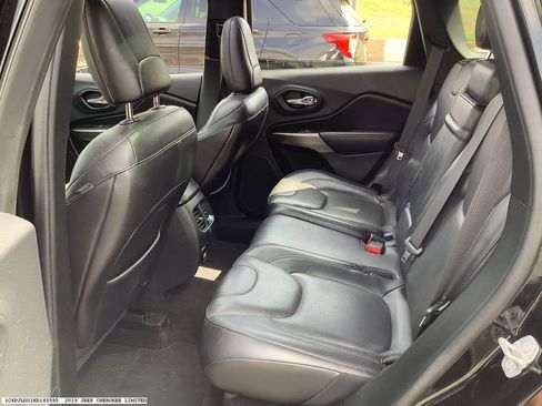 Used 2019 Jeep Cherokee Limited w/ Luxury Group FWD image 13