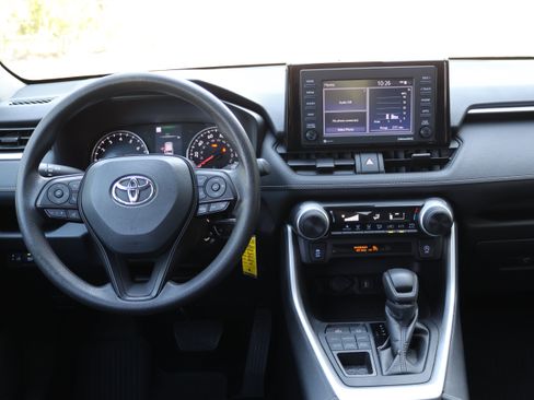 Used 2022 Toyota RAV4 LE AWD/4WD image 26