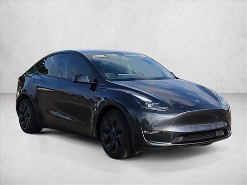 Used 2025 Tesla Model Y Long Range AWD/4WD image 3