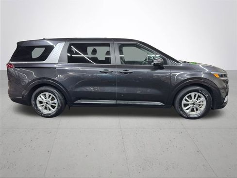 Used 2024 Kia Carnival LX image 8