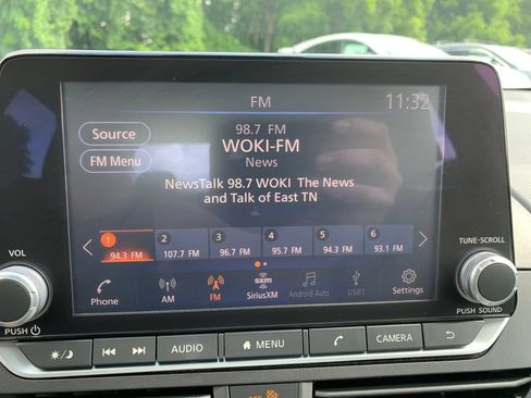 Used 2025 Nissan Altima 2.5 SV FWD image 14