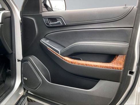 Used 2020 Chevrolet Tahoe Premier w/ Premier 6.2L Value Package image 24