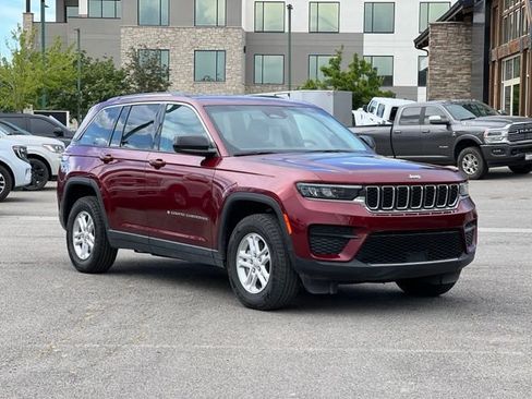 Used 2023 Jeep Grand Cherokee Laredo AWD/4WD image 1
