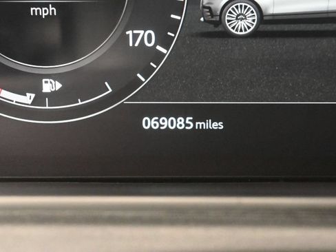 Used 2018 Land Rover Range Rover Velar R-Dynamic SE AWD/4WD image 13