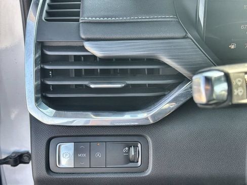 Certified 2025 GMC Acadia Elevation FWD image 17