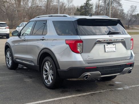 Used 2023 Ford Explorer Limited w/ Equipment Group 301A AWD/4WD image 6