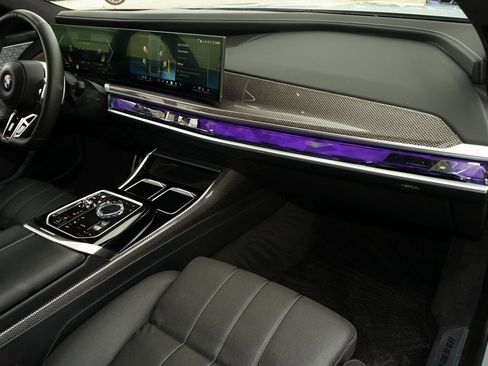 Used 2023 BMW 760i xDrive image 11