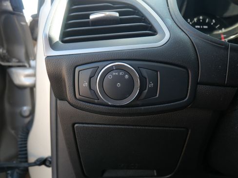 Used 2018 Ford Edge SE image 10