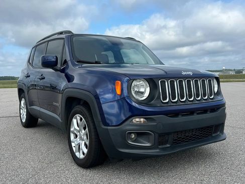 Used 2018 Jeep Renegade Latitude FWD image 1