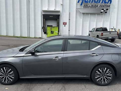 Used 2025 Nissan Altima 2.5 SV FWD image 7