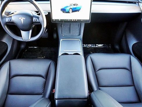 Used 2023 Tesla Model Y Long Range image 23