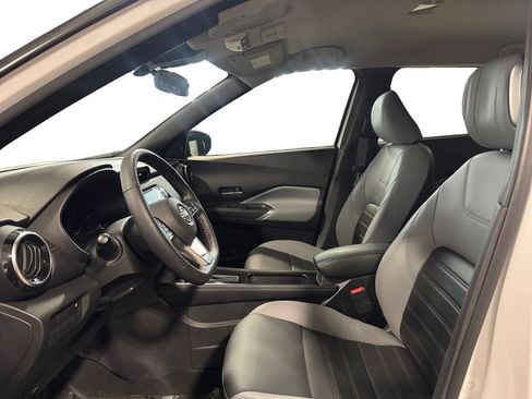 Used 2023 Nissan Kicks SR w/ SR Premium Package FWD image 12