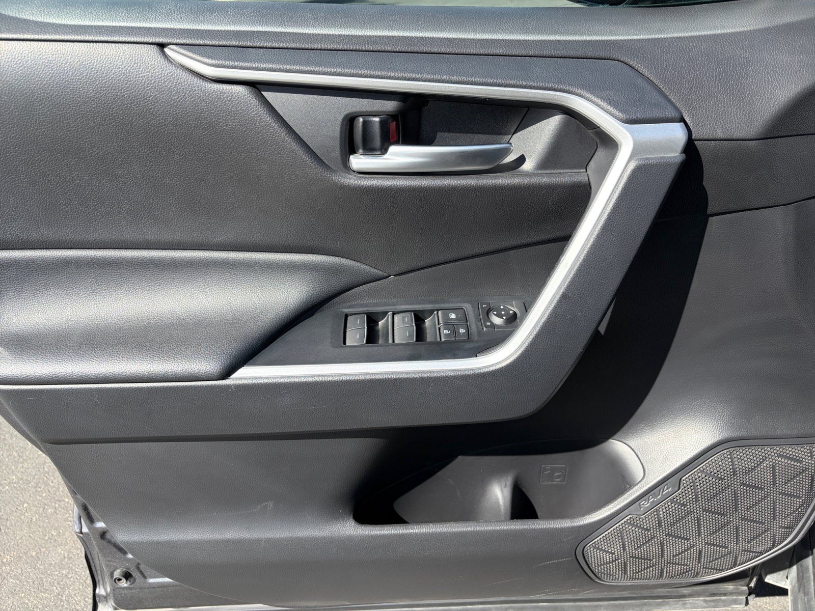 Certified 2025 Toyota RAV4 XLE AWD/4WD image 9