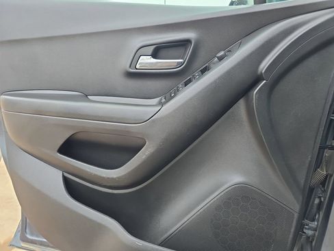 Used 2022 Chevrolet Trax LT w/ LT Convenience Package FWD image 27