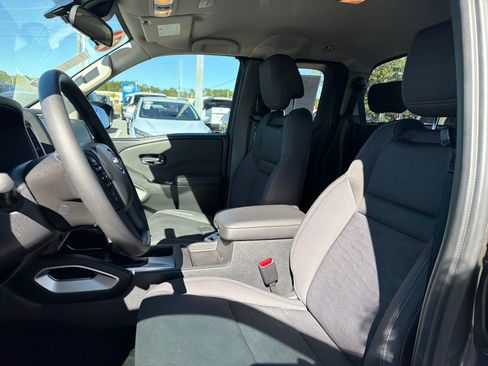 Certified 2024 Nissan Frontier SV w/ Technology Package image 17