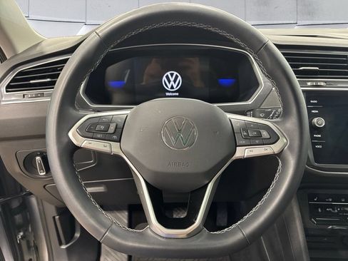 Used 2024 Volkswagen Tiguan SE w/ Panoramic Sunroof Package AWD/4WD image 11