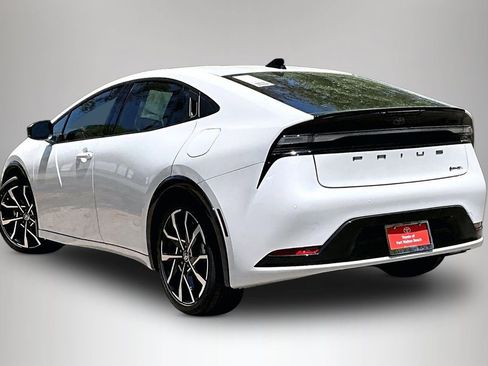 Used 2026 Toyota Prius Plug-In Hybrid FWD image 4