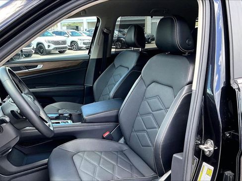 Certified 2024 Volkswagen Atlas SE w/ Black Wheel Package FWD image 21