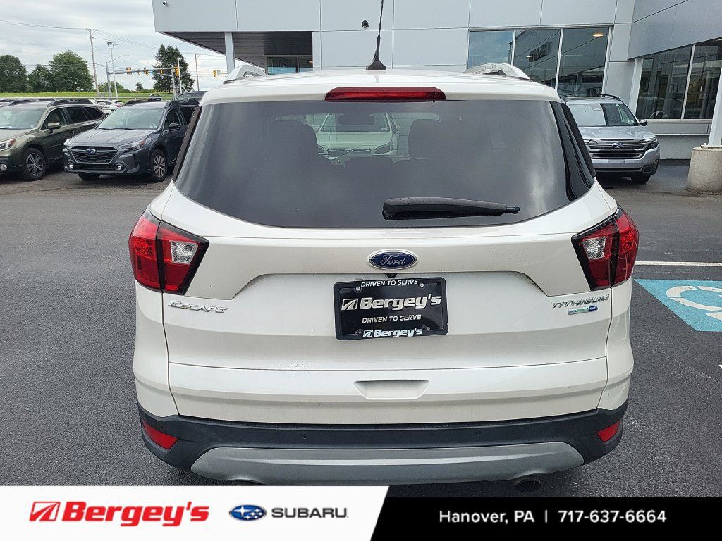 Used 2019 Ford Escape Titanium AWD/4WD image 3