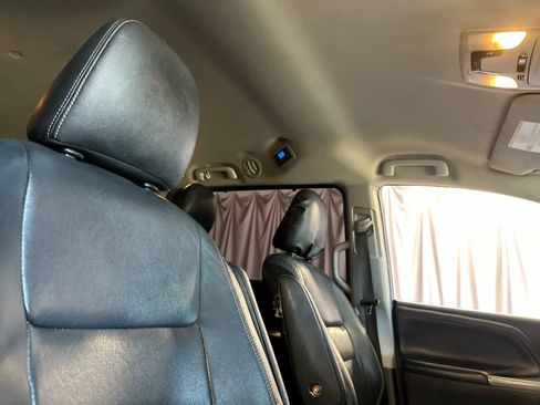 Used 2015 Toyota Sienna SE FWD image 19