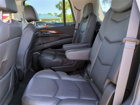 Used 2018 Cadillac Escalade Premium Luxury image 14