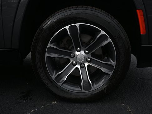 Used 2023 Jeep Grand Wagoneer 4WD w/ Convenience Group III image 35