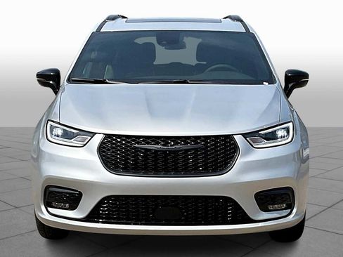 New 2026 Chrysler Pacifica Limited w/ S Appearance Package image 3